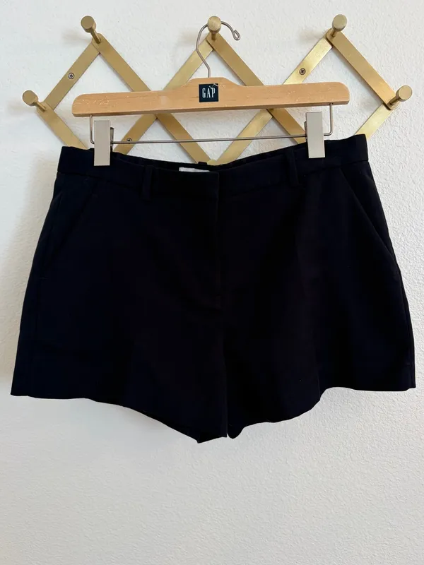 Abercrombie & Fitch Sloane Black High-Waist Tailored Shorts - Image 3