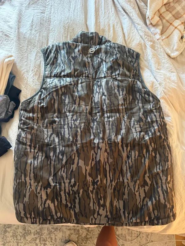 Magellan Outdoors Reversible Bottomland Camo Vest - Image 3