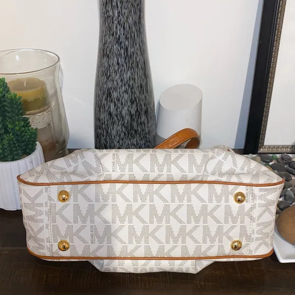 Michael Kors Signature MK Vanilla Acorn Fulton Chain Leather Tote EUC - Image 9