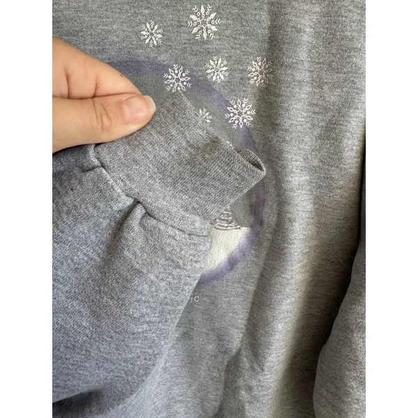 Vintage Disney Store Gray Winnie the Pooh Bear Winter Graphic Sweatshirt Women M - Image 6