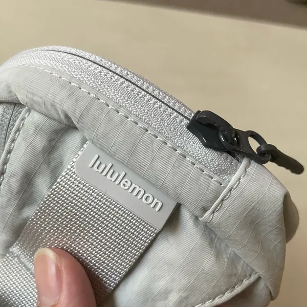 Lululemon Everywhere Belt Bag Ripstop - Silver Drop - Image 4