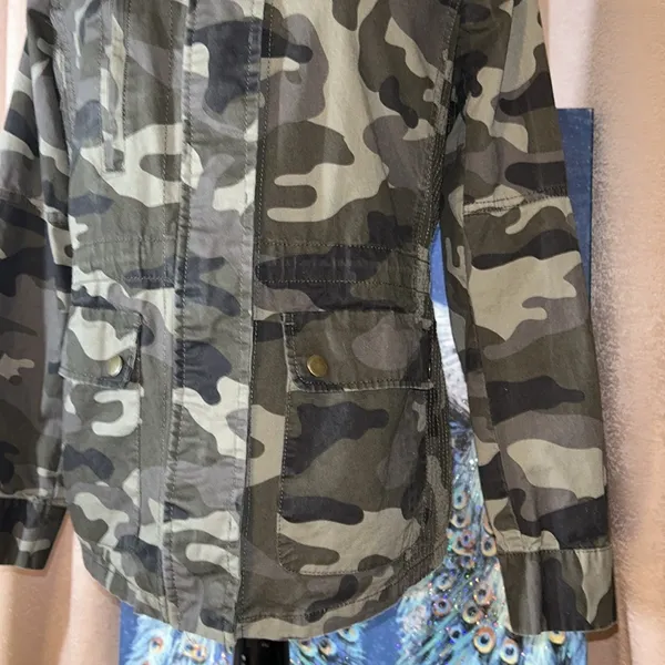 Size M Camo Jacket - Image 3
