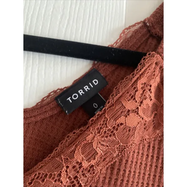 Torid Lace Trim Waffle Knit Top Womens Size 0 L Rust Henley Boho Long Sleeve‎ - Image 3