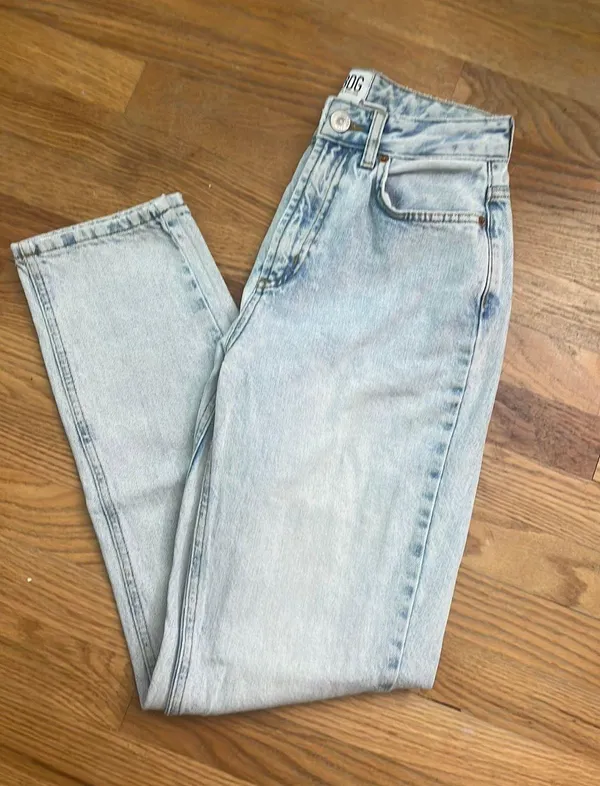 BDG Light Denim Mom Jeans - Image 4
