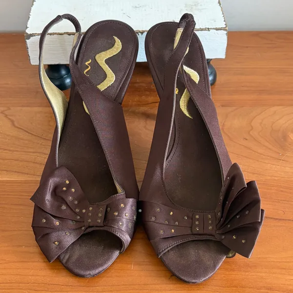 Nina Brown Satin‎ Peep Toe Slingback Heels Bow Rhinestone Stiletto Size 7.5M - Image 3