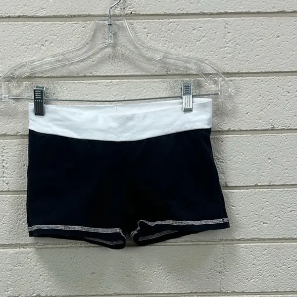 Brandy Melville Black & White Madelyn Contrast Lounge Shorts one size - Image 8