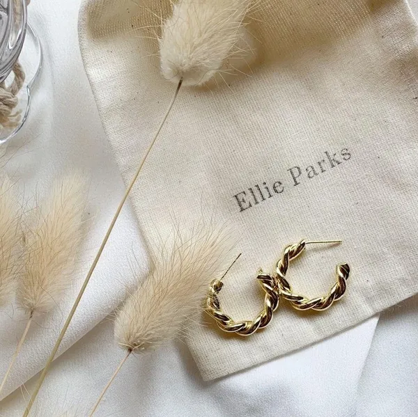 Gold twist hoop earrings - Image 5