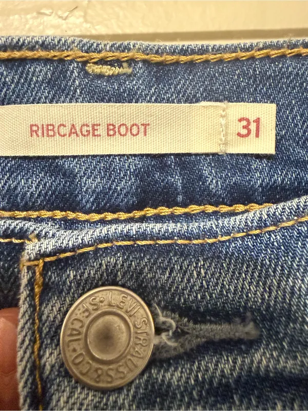 Levis Ribcage boot 31 Classic High-Rise Women's Jeans in Medium Blue - Image 2