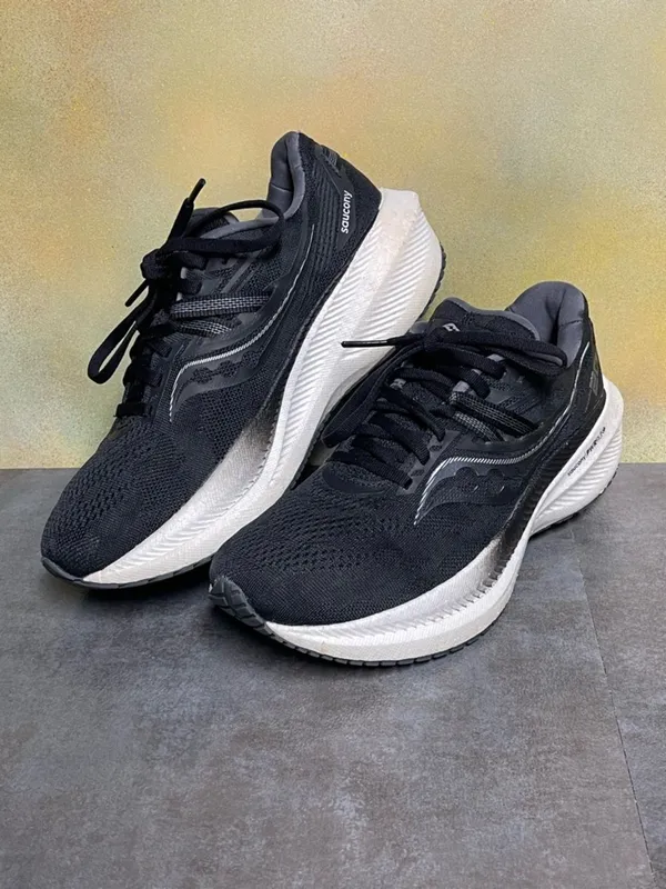 Saucony Triumph 20 Women's Black/White Running Shoes Size 8 - Image 12