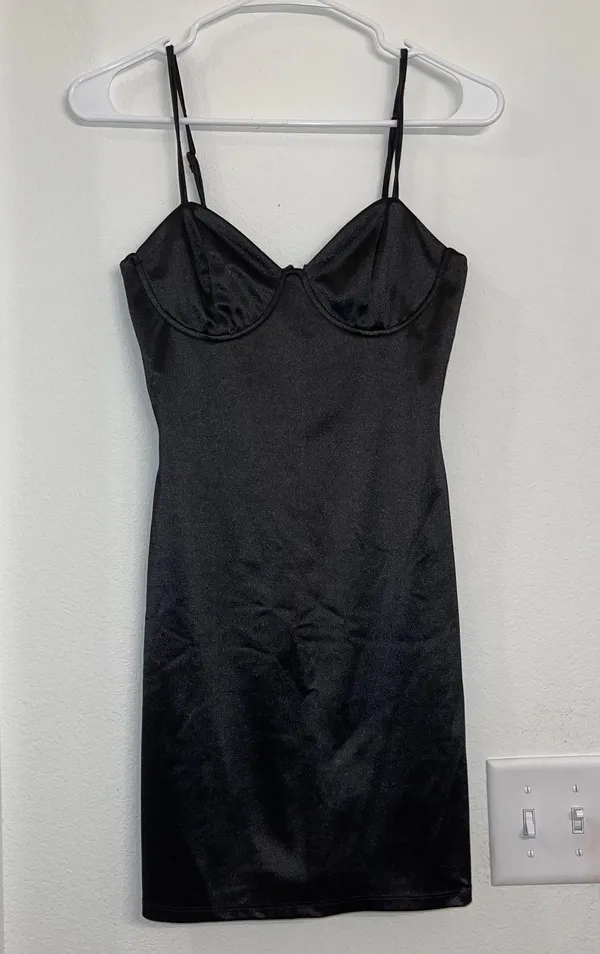 Forever 21 Black Satin Bodycon Mini Dress - Image 3