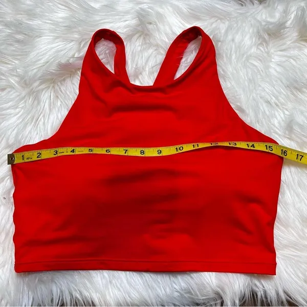 Athleta Conscious Crop A-C Cup Sports Top. Size Medium. - Image 2