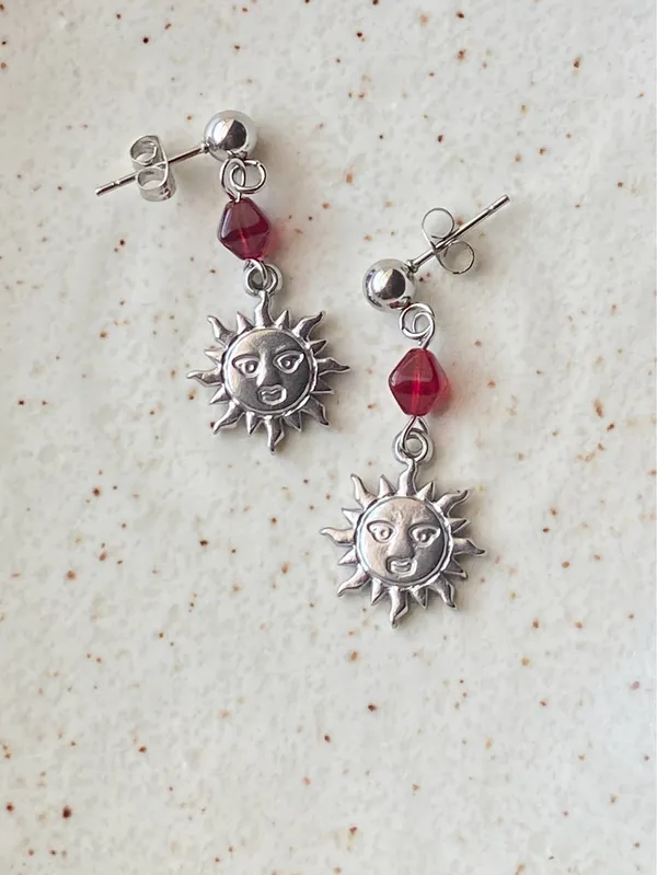 Handmade stainless steel sun face & Czech glass beads boho retro vintage style dangle earrings☀️ - Image 6