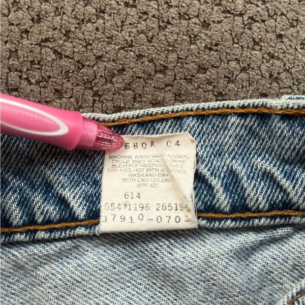 VINTAGE Levis 910 High Rise Shorts - Image 7