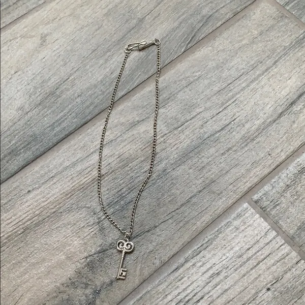 Silver key necklace - Image 2
