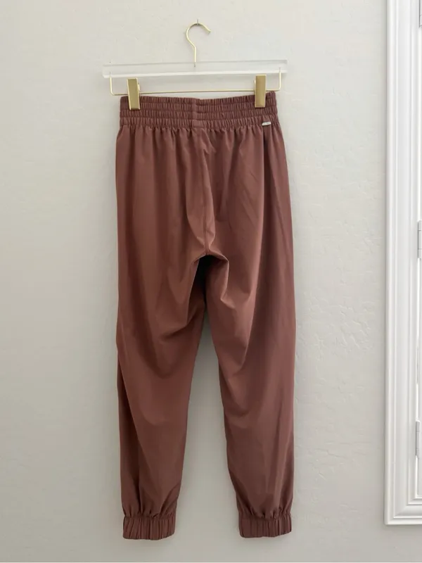Vuori Women's Villa Jogger Pants in Hazelnut Size S - Image 9