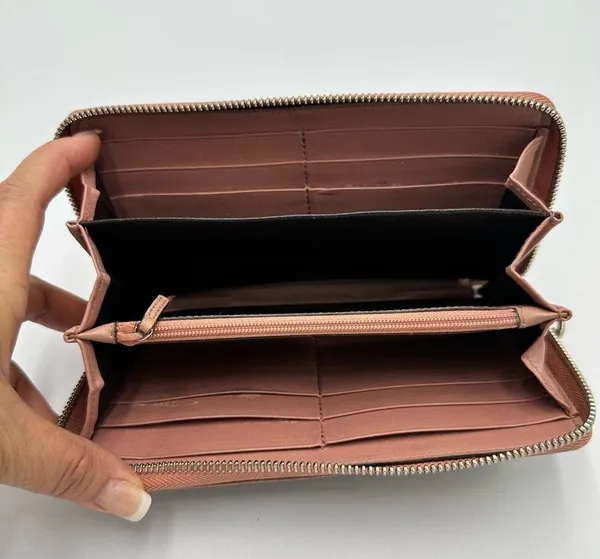 GUCCI GG Supreme Interlocking G Zip-Around Wallet - Image 4