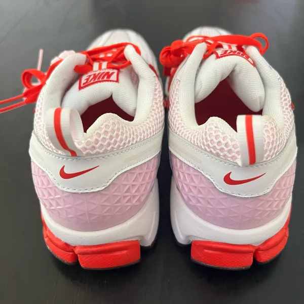 New NIKE Vomero 5 GS 'Valentine's Day 2025' - Image 7