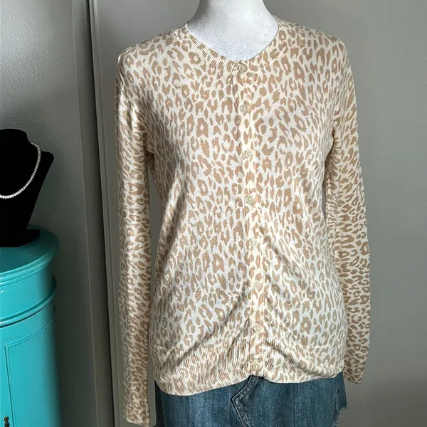 GAP Women's Leopard Print Button-Front Crewneck Cardigan Lightweight Sweater - Image 5