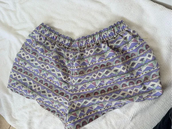 Patagonia summer vtg Barely Lavender and White Tribal Swim Shorts - Image 8