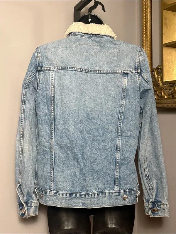 &Denim Size 4 Sherpa Lined Denim Jacket Light Blue - Image 2