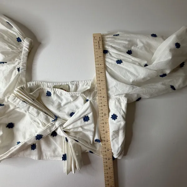Farm Rio Blue Flowers‎ Crop Top Large White Floral Embroidered Tie Front Beachy - Image 14