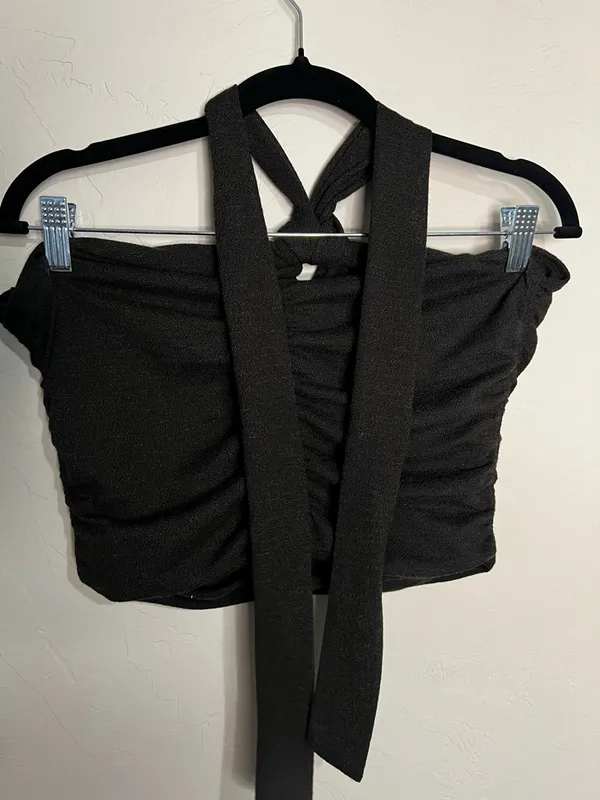En‎ Elly Anthropologie NWT Black Halter Ruched Crop Top - Image 5