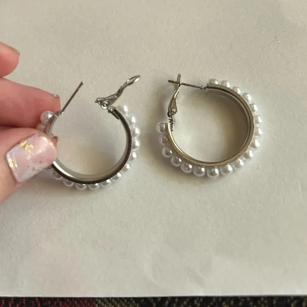 3/$20 Silver Tone White Faux-Pearl Beaded Hoop Clip Earrings 1" Pierced - Image 3