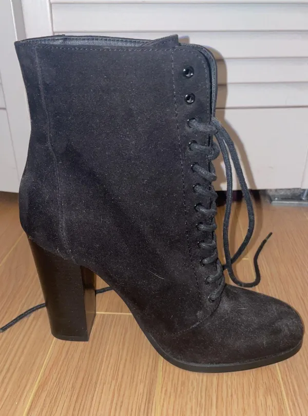 Black Booties Sz 8.5 - Image 3