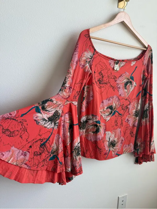 Free People We The Free Floral Bell Sleeve Top Red Boho Rayon Women's Medium - Image 6