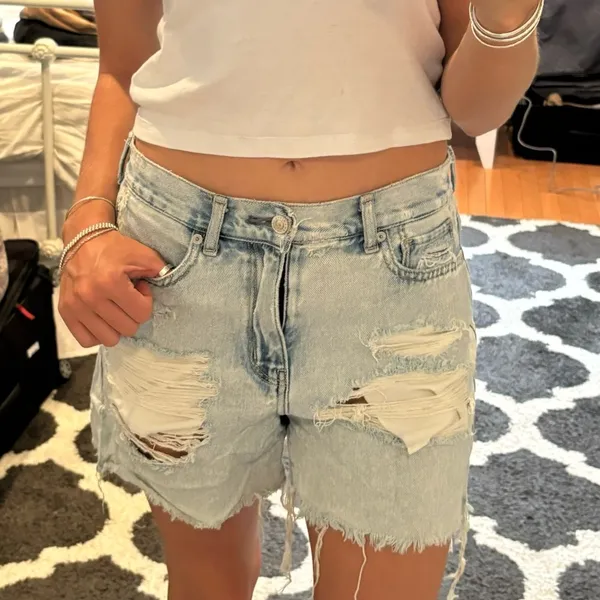 American Eagle Distresse Mom Jean Shorts - Image 9