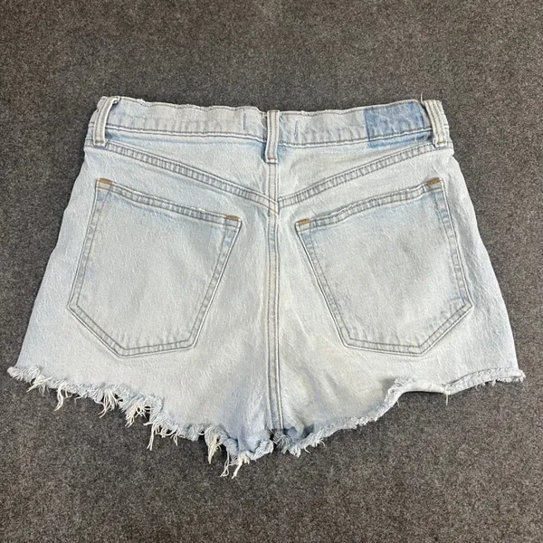 Abercrombie & Fitch The Mom Short Light Wash High Rise Distressed Denim 28 6‎ - Image 2