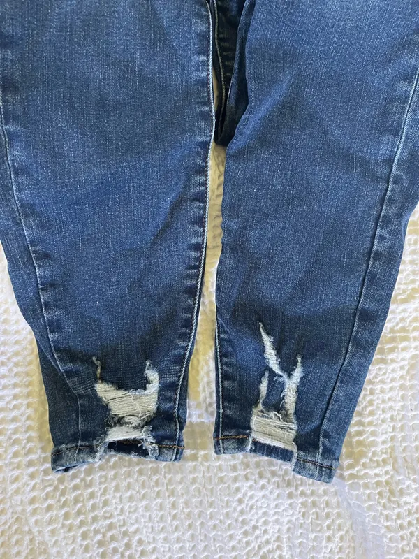 Good American Always Fits Skinny Jean - Image 4