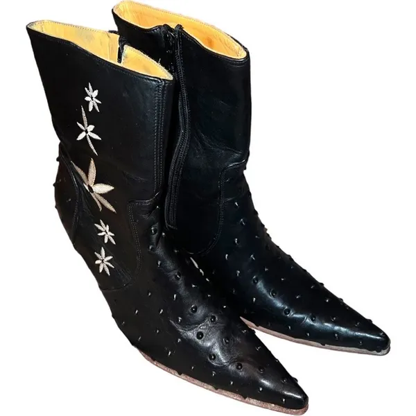 El Canelo lady’s black booties with cream flowers on side. - Image 5