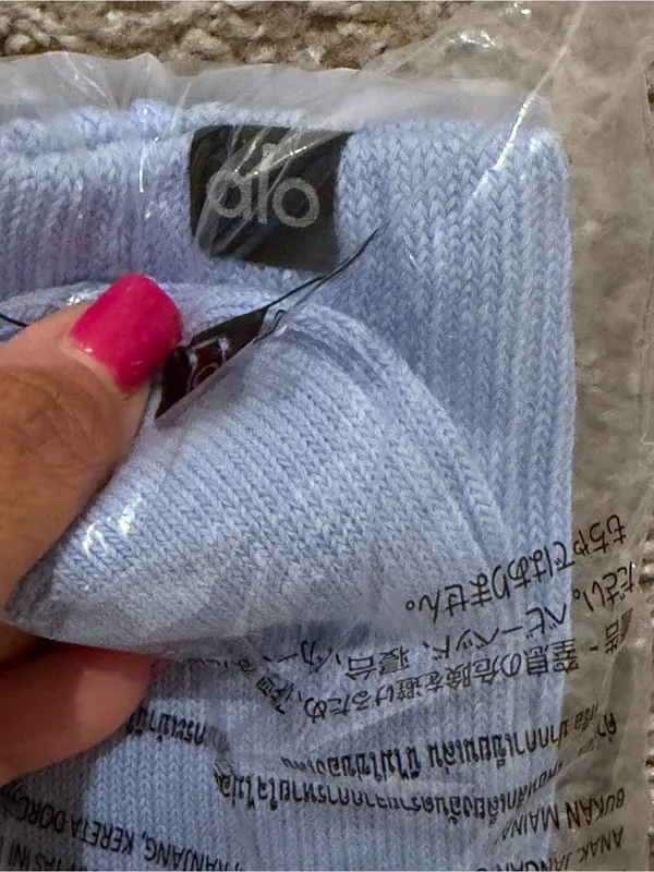 NIB Alo Seashell blue scrunch socks size size medium - Image 6