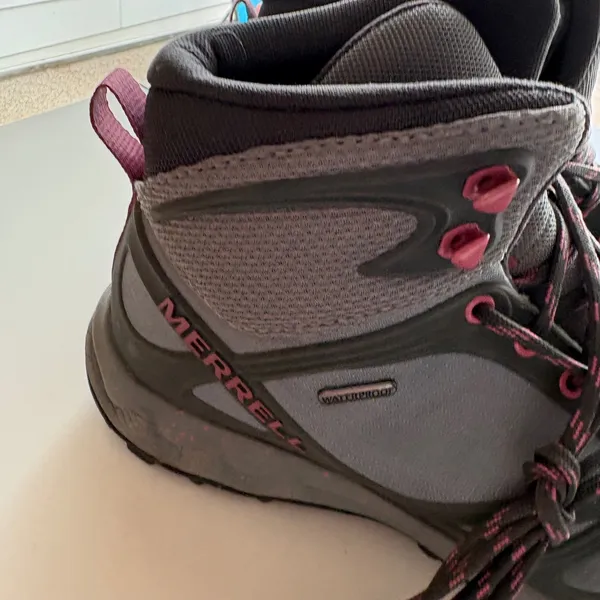 Merrell Altalight Mid Waterproof Hiking Boots Womens 9.5‎ Gray Pink J034218 - Image 2