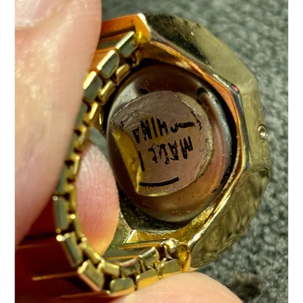 Vintage Gold Tone Digital Ring Watch Quartz Novelty Expansion Band Retro Jewelry - Image 4