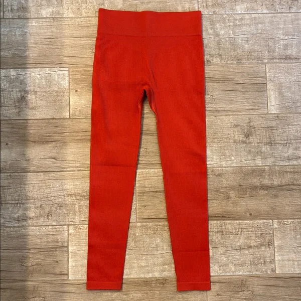 Ribbed high-waist activewear leggings. - Image 2