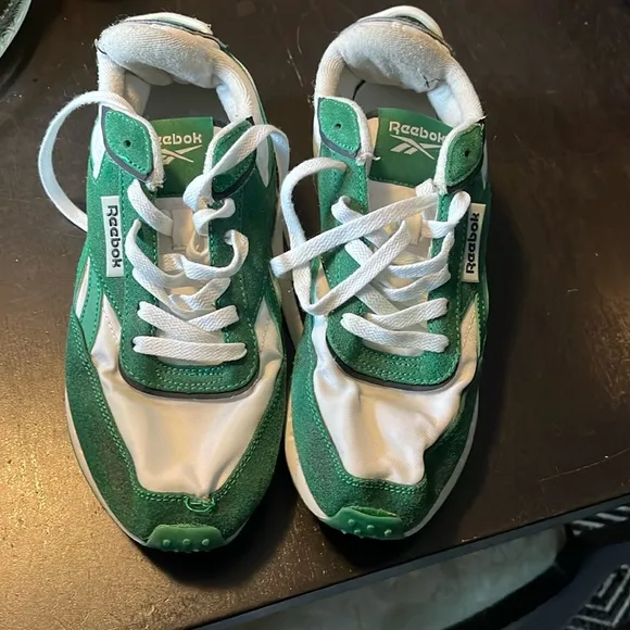 Reebok Galaxy 16 retro shoes. Size 8.5. - Image 2