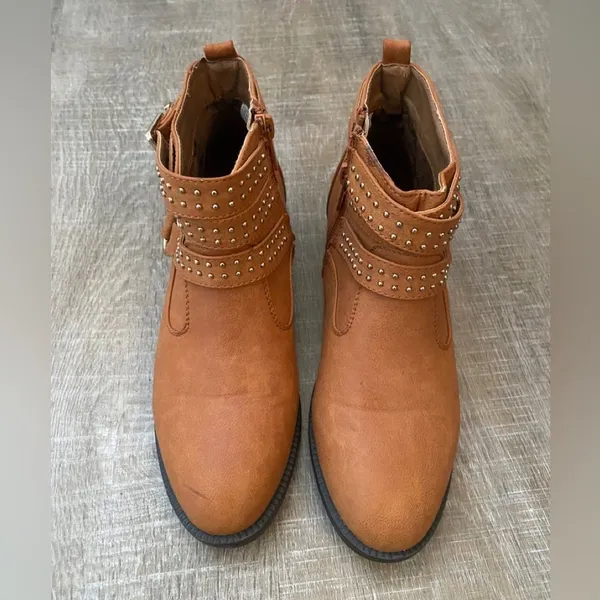 Tan Low Ankle Boots Vegan Faux Leather Women's 6.5 Studs Buckle Western Boho - Image 4