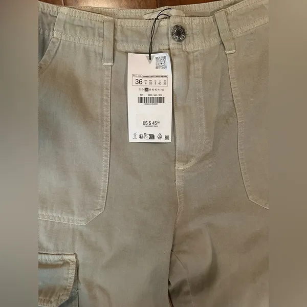 Zara Women's Beige Flat Front Cargo Pants - Image 3