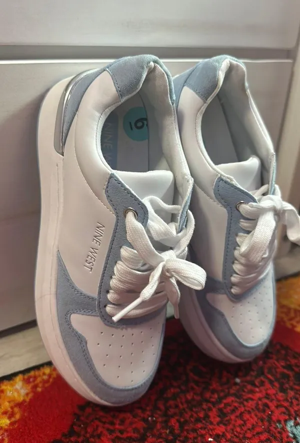 Sneakers - Image 3