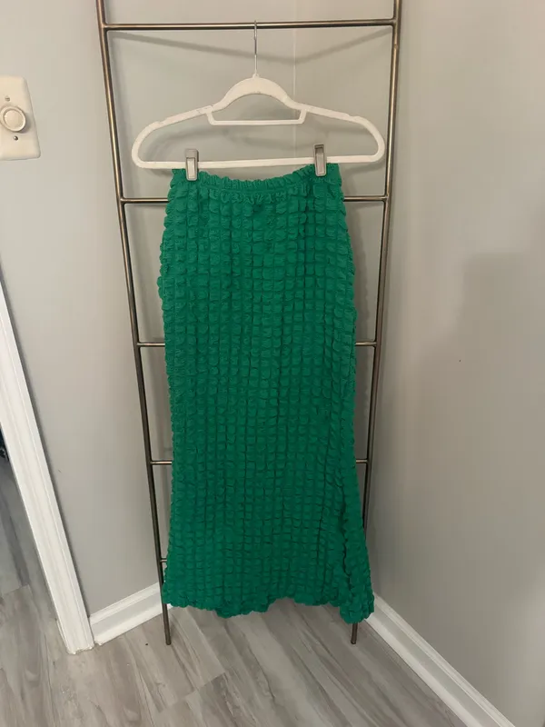 Green Textured Pleated Maxi Skirt - Image 3