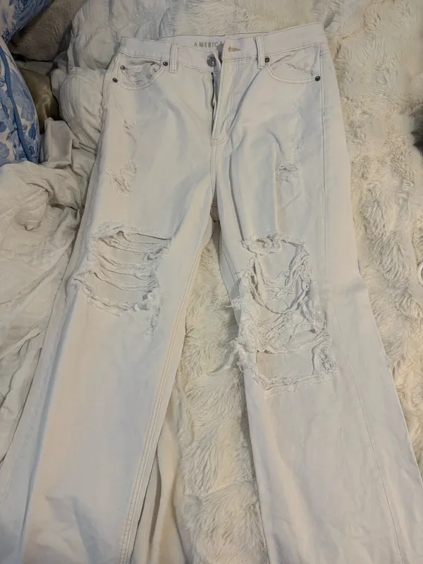 American Eagle White Distressed Jeans - Image 2