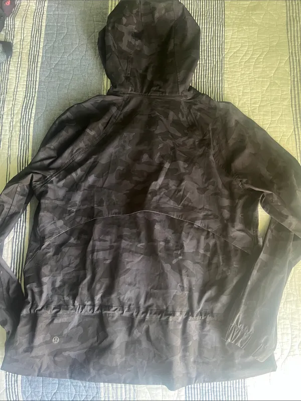 Lululemon Hooded Lightweight Jacket - Dark Camouflage sz8 - Image 6