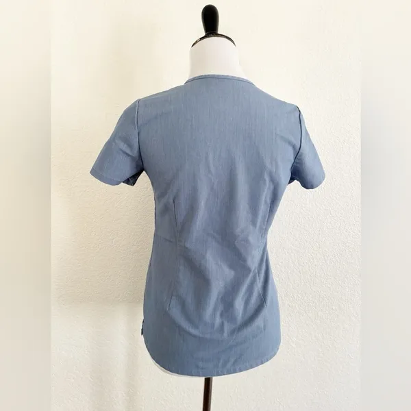 FIGS Scrub Top XXS Light Blue V-Neck Technical Collection Short Sleeve Pockets - Image 7