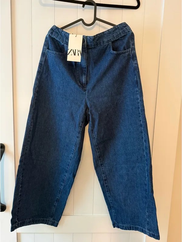 Classic Dark Wash High-Rise Relaxed Barrel Jeans - Image 2