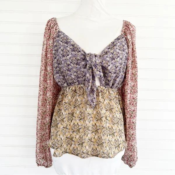 Buckle Floral Chiffon Keyhole Top Size Medium - Image 3