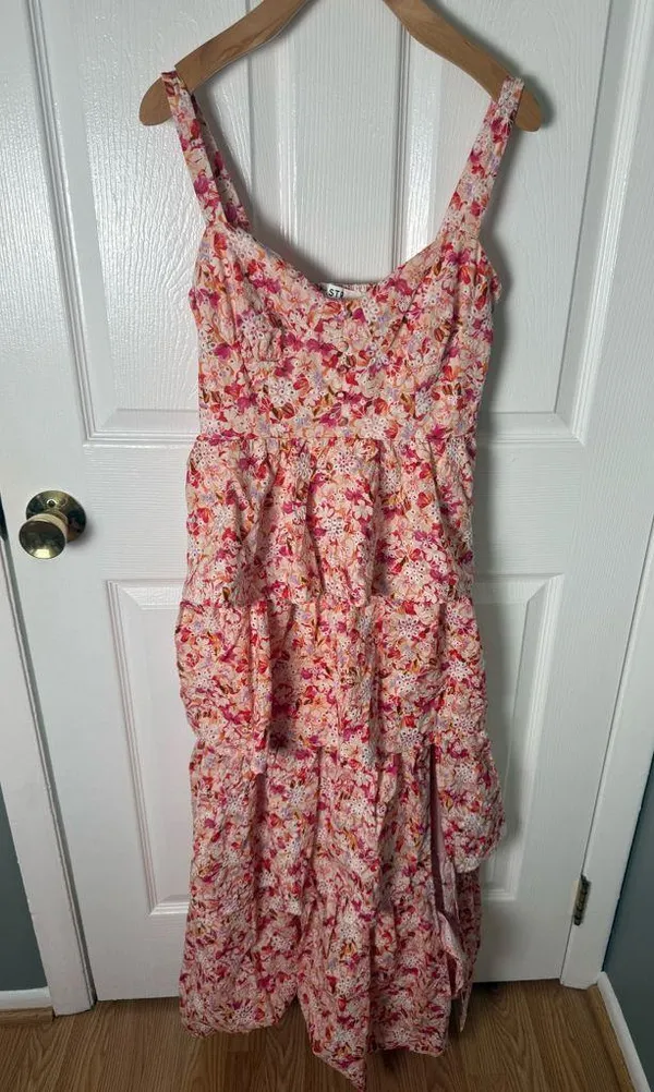 ASTR The Label Midsummer Eyelet Tiered Maxi Dress XS - Image 3