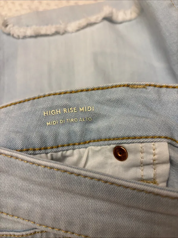 Universal Threads 10/30 High Rise Midi Light Blue Button-Fly Denim Cut Off Shorts - Image 5