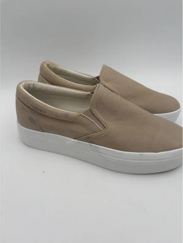 Comfort Every Step Womans 9 Slip-On Casual Shoes in Beige with White Sole - Image 3